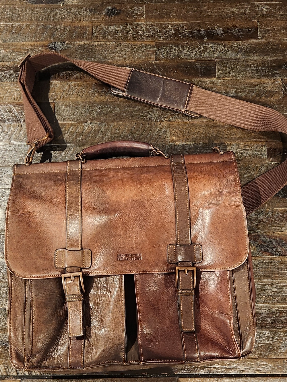 Kenneth Cole Reaction Leather Messenger Bag - Brown